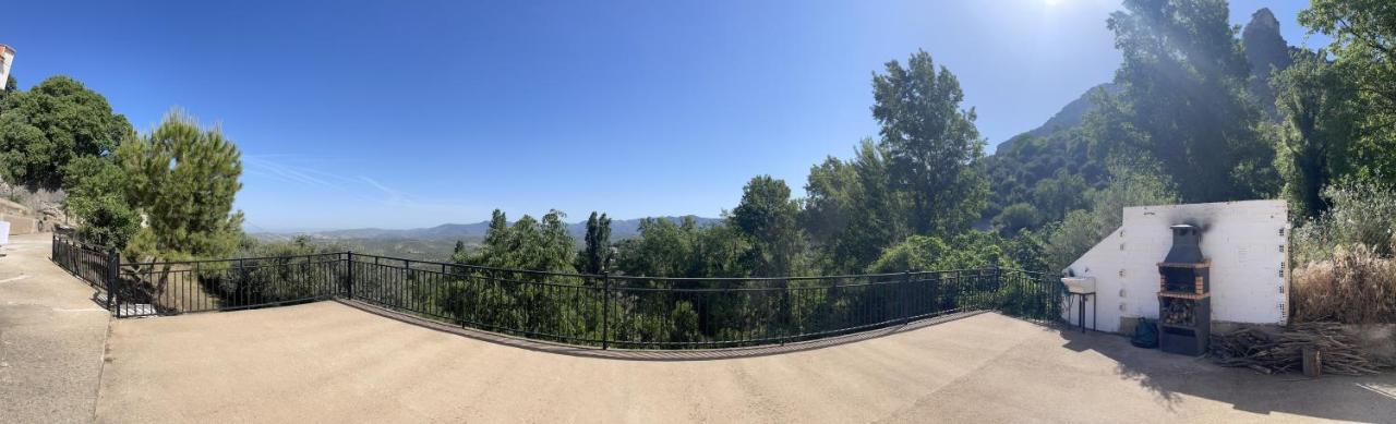Noviembre La Iruela Villa Bagian luar foto