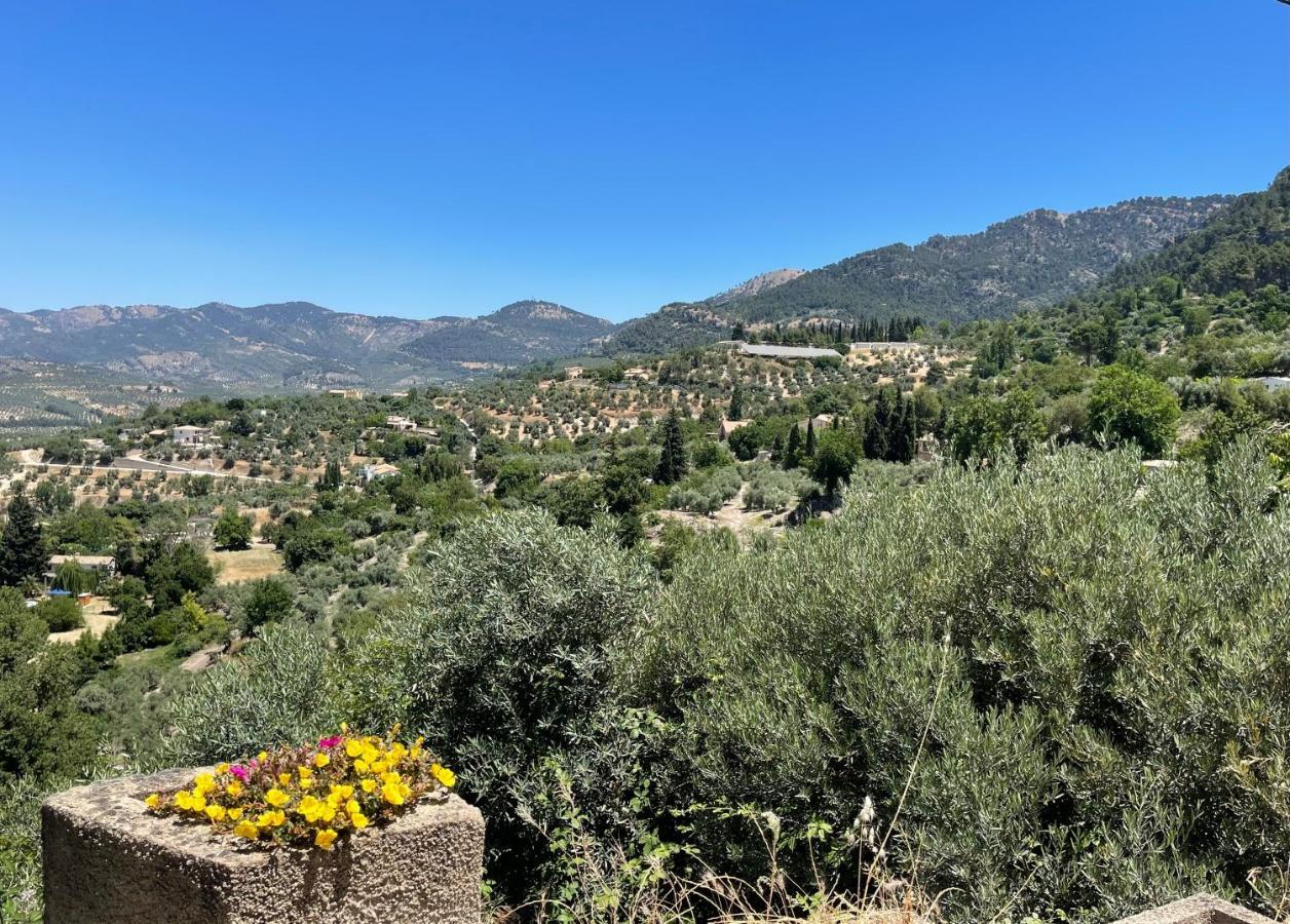 Noviembre La Iruela Villa Bagian luar foto