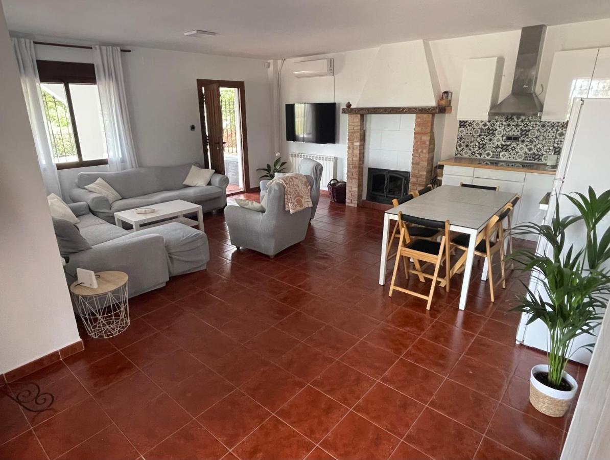 Noviembre La Iruela Villa Bagian luar foto