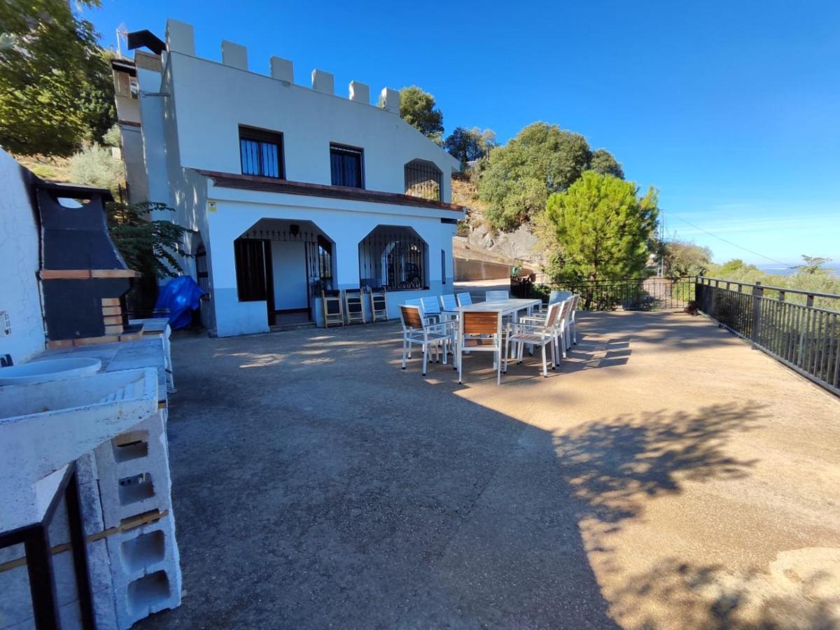 Noviembre La Iruela Villa Bagian luar foto