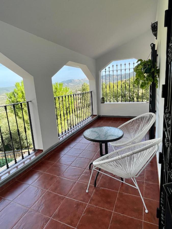 Noviembre La Iruela Villa Bagian luar foto