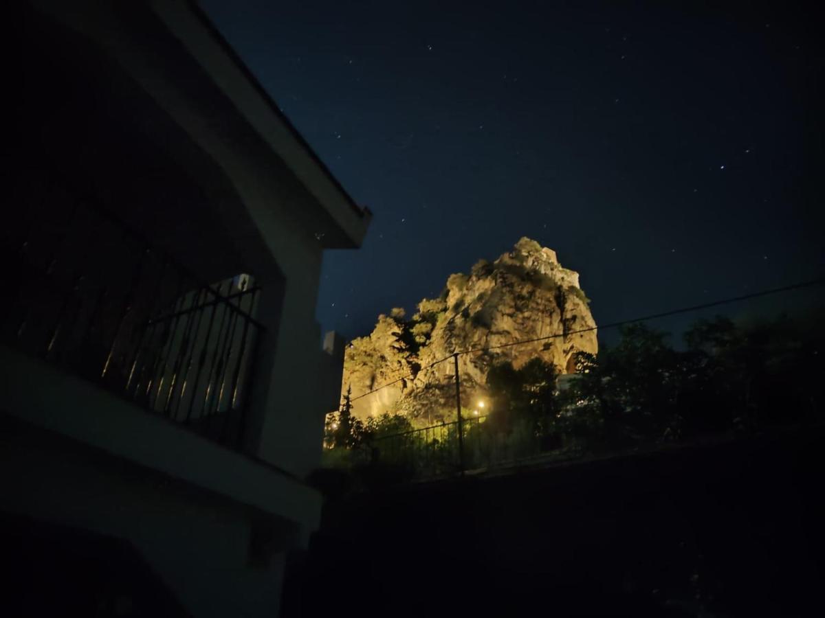 Noviembre La Iruela Villa Bagian luar foto